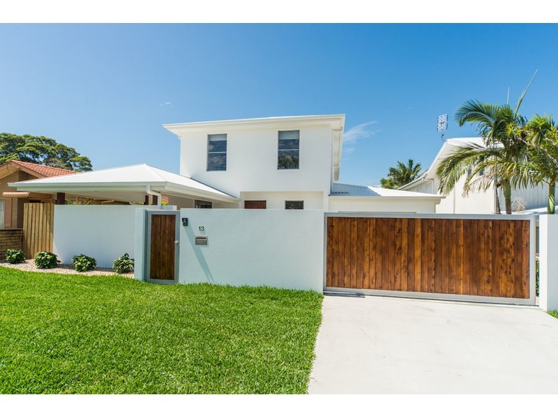 13 Plover Avenue, Paradise Point QLD 4216