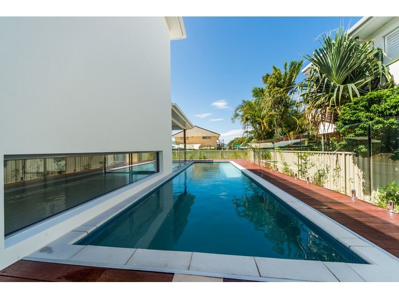 13 Plover Avenue, Paradise Point QLD 4216