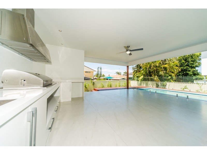 13 Plover Avenue, Paradise Point QLD 4216