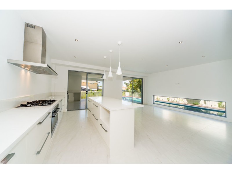 13 Plover Avenue, Paradise Point QLD 4216