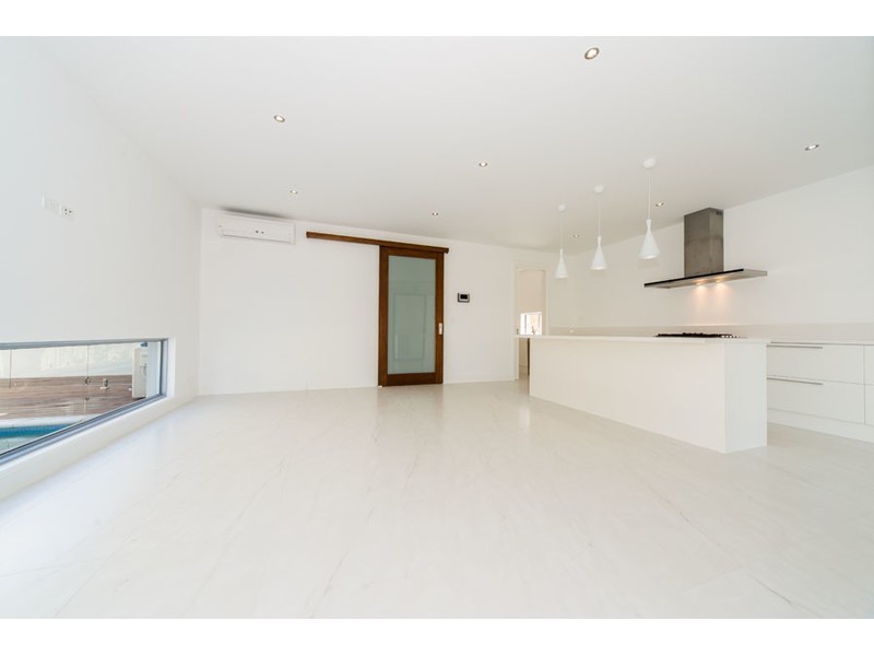 13 Plover Avenue, Paradise Point QLD 4216