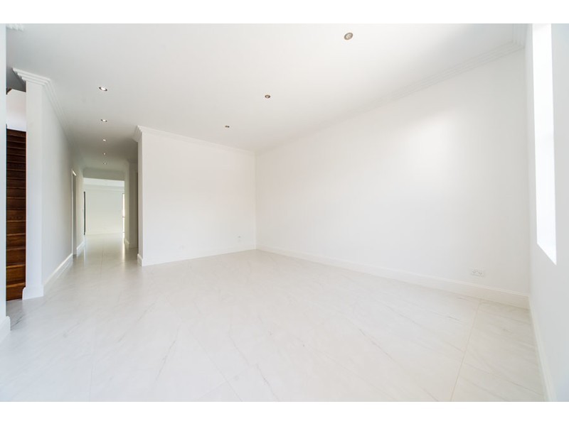 13 Plover Avenue, Paradise Point QLD 4216
