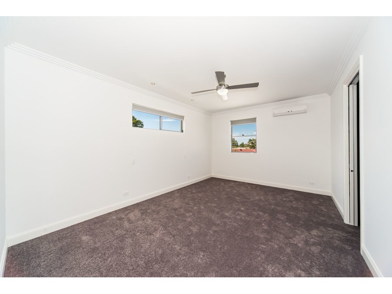 13 Plover Avenue, Paradise Point QLD 4216