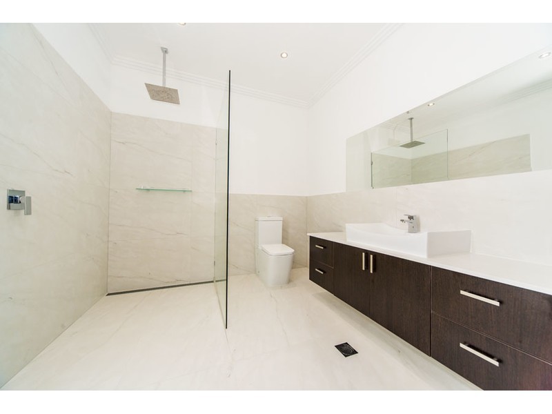 13 Plover Avenue, Paradise Point QLD 4216
