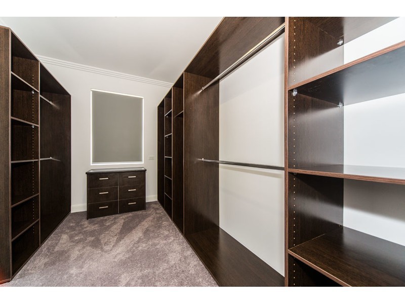 13 Plover Avenue, Paradise Point QLD 4216