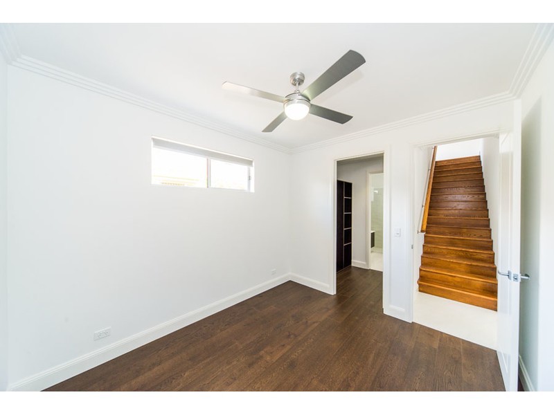 13 Plover Avenue, Paradise Point QLD 4216