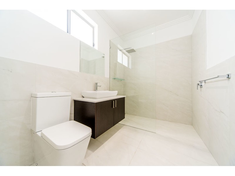 13 Plover Avenue, Paradise Point QLD 4216