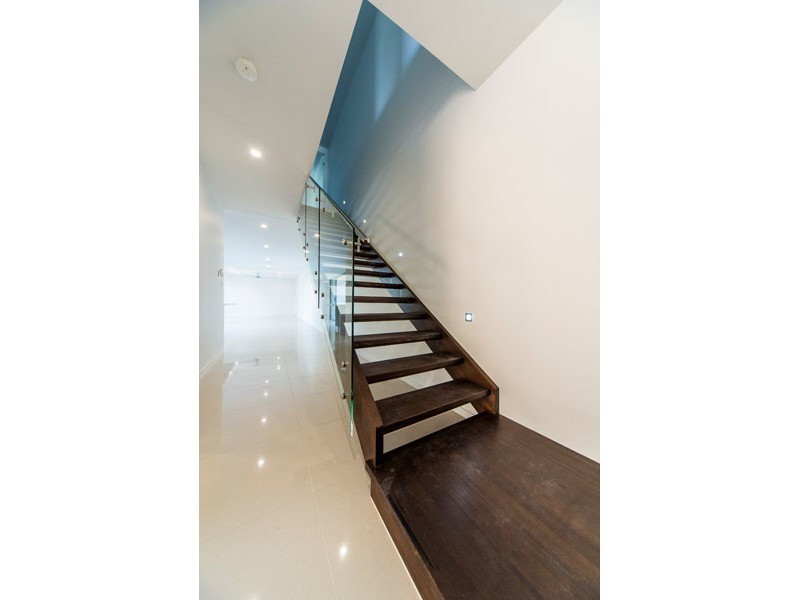 2/9 Nankeen Avenue, Paradise Point QLD 4216