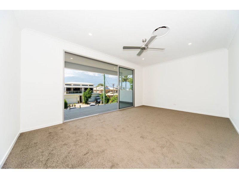 2/9 Nankeen Avenue, Paradise Point QLD 4216