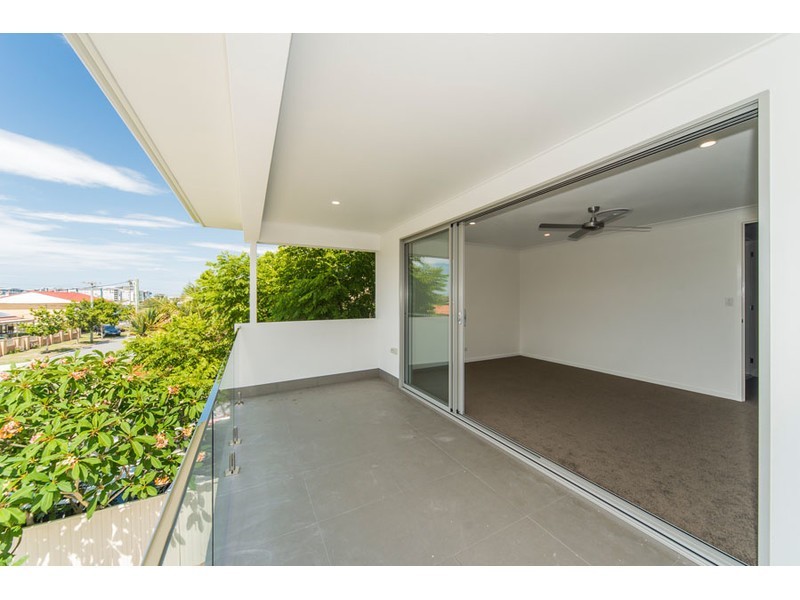 2/9 Nankeen Avenue, Paradise Point QLD 4216
