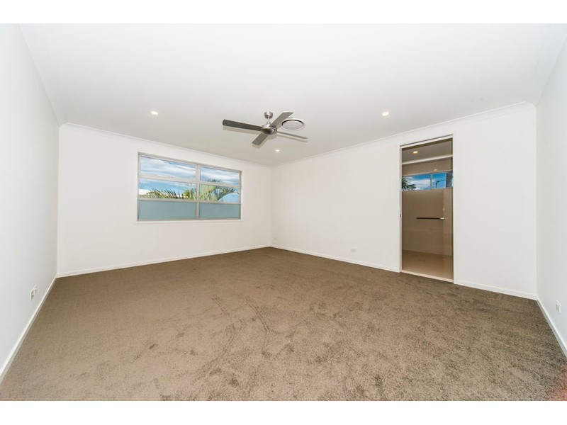 2/9 Nankeen Avenue, Paradise Point QLD 4216