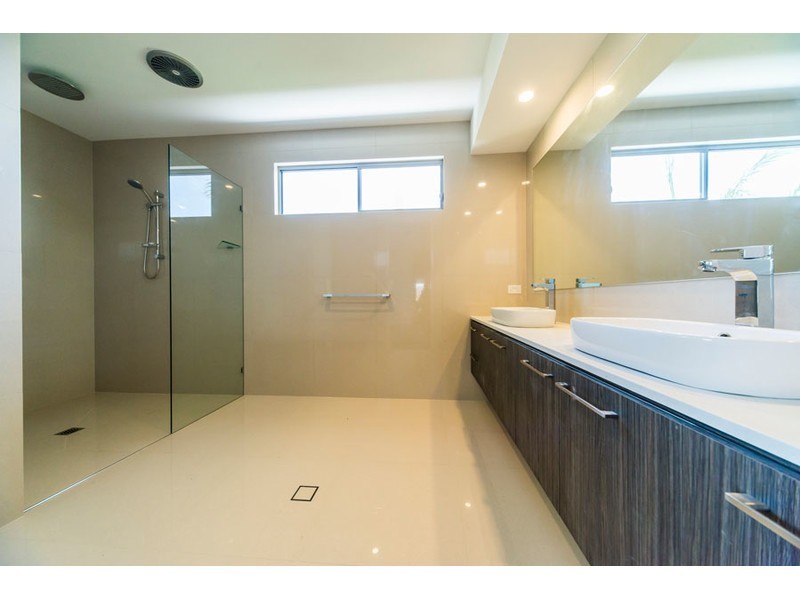 2/9 Nankeen Avenue, Paradise Point QLD 4216