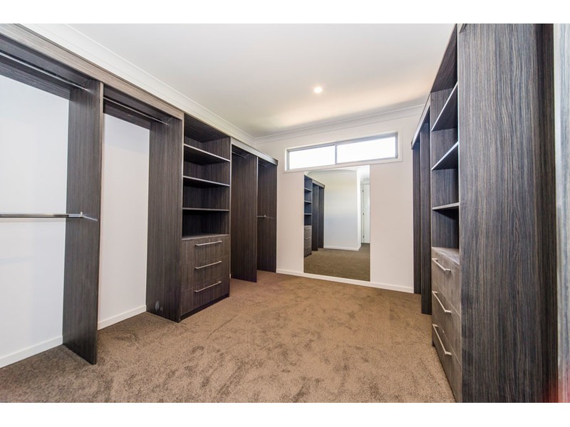 2/9 Nankeen Avenue, Paradise Point QLD 4216