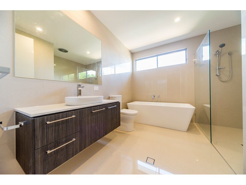 2/9 Nankeen Avenue, Paradise Point QLD 4216