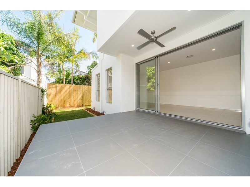 2/9 Nankeen Avenue, Paradise Point QLD 4216