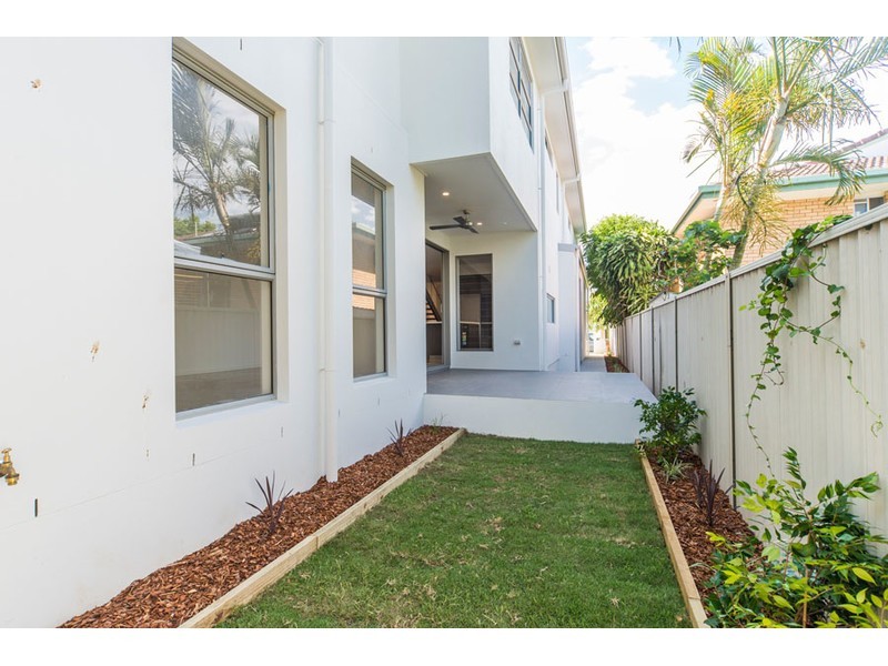 2/9 Nankeen Avenue, Paradise Point QLD 4216