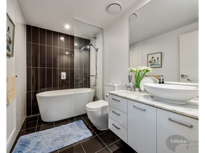 11003/5 Harbourside Court, Biggera Waters QLD 4216