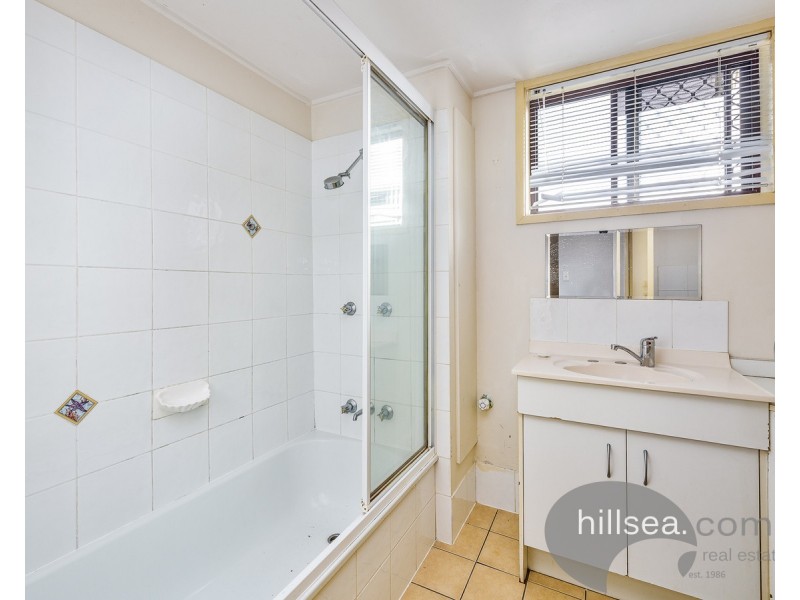 1/25 Ahern Street, Labrador QLD 4215