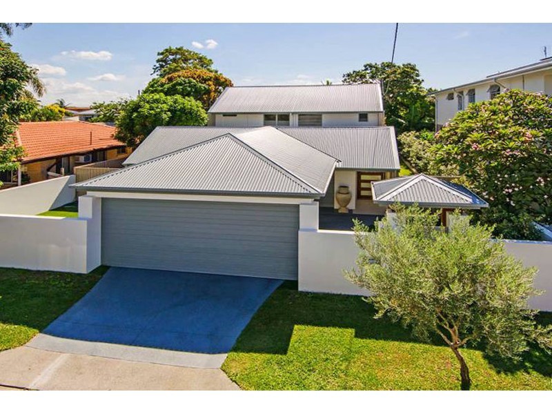 7 Donald Avenue, Paradise Point QLD 4216