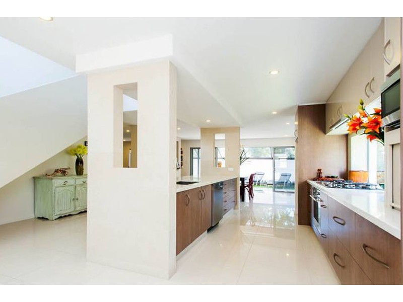 7 Donald Avenue, Paradise Point QLD 4216