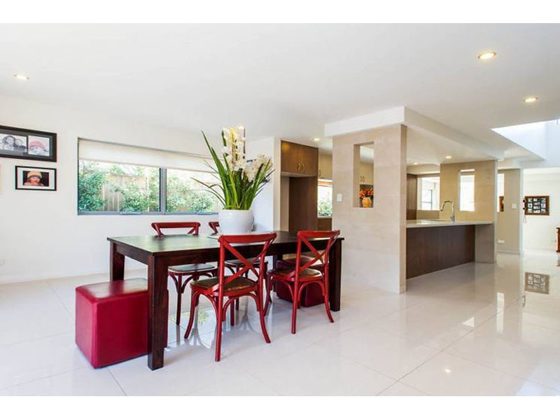 7 Donald Avenue, Paradise Point QLD 4216