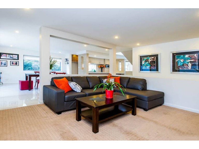 7 Donald Avenue, Paradise Point QLD 4216