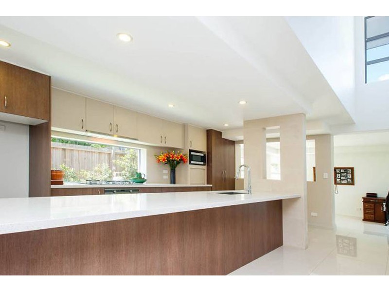 7 Donald Avenue, Paradise Point QLD 4216