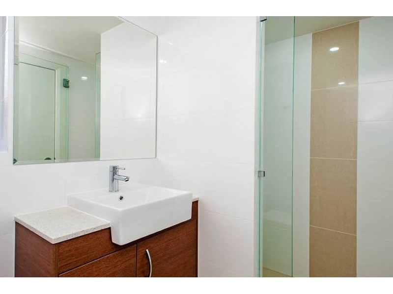 7 Donald Avenue, Paradise Point QLD 4216