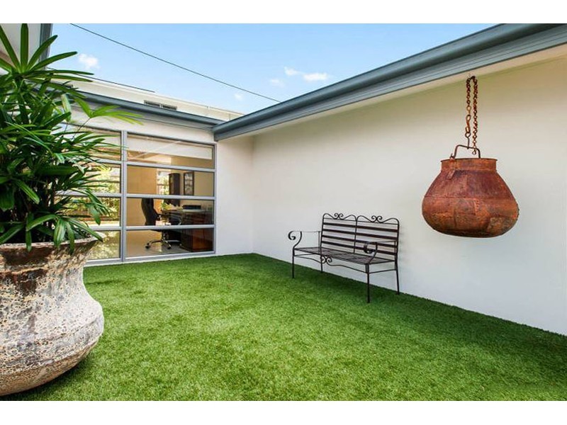 7 Donald Avenue, Paradise Point QLD 4216