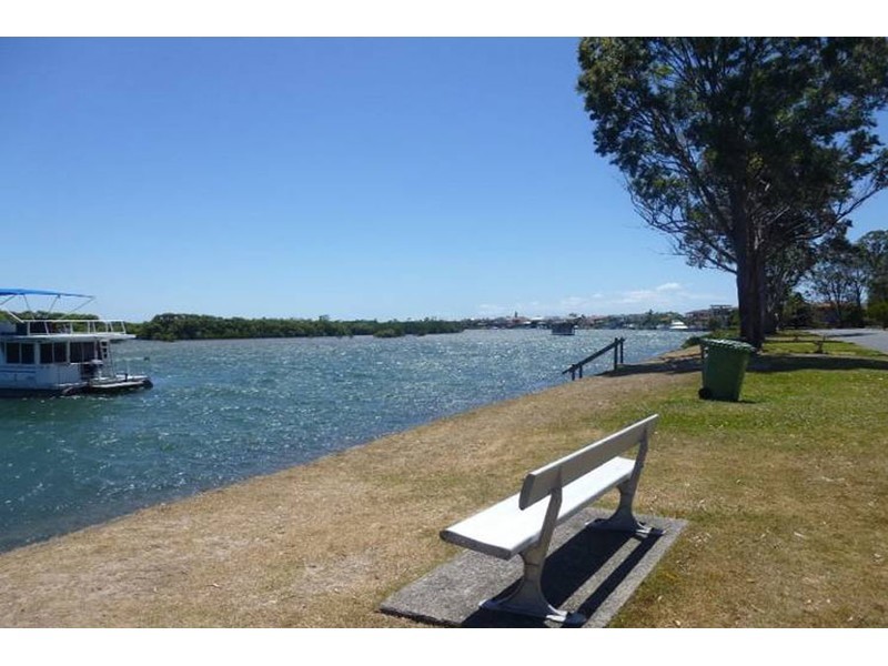 15 Iando Street, Coombabah QLD 4216