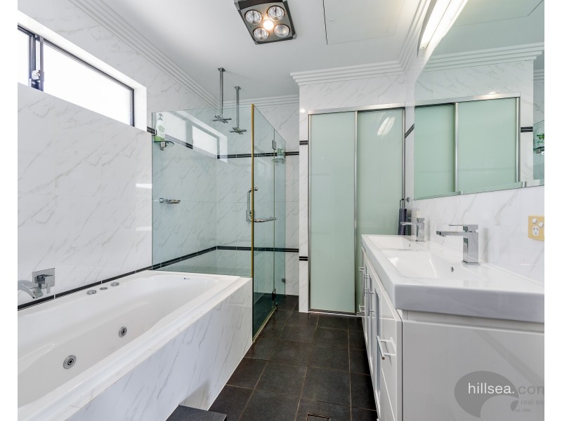 110 Robert Street, Labrador QLD 4215