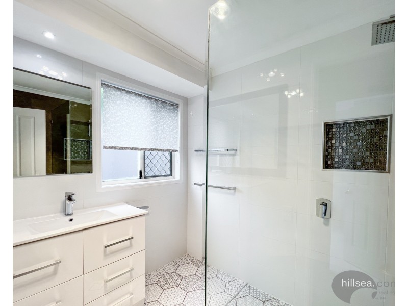 6 Whyalla Court, Helensvale QLD 4212