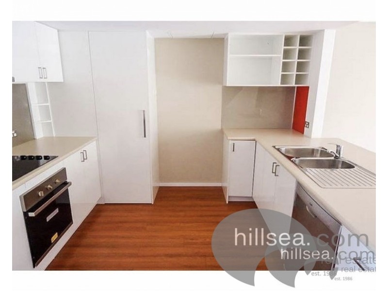 10/81 Olsen Avenue, Labrador QLD 4215