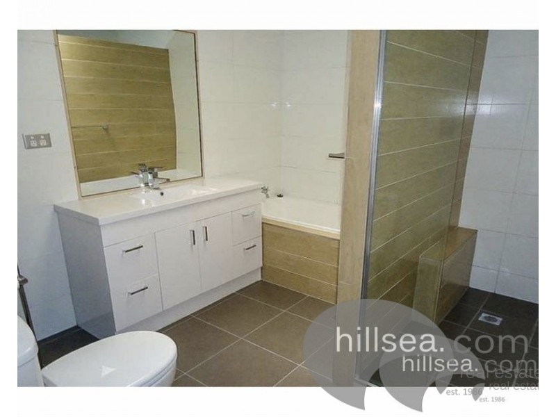 10/81 Olsen Avenue, Labrador QLD 4215