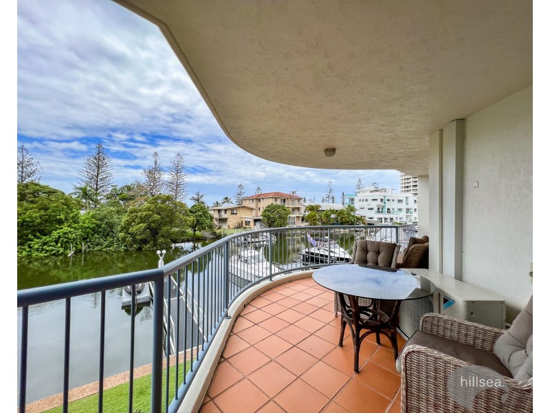 9/9 Madang Crescent, Runaway Bay QLD 4216