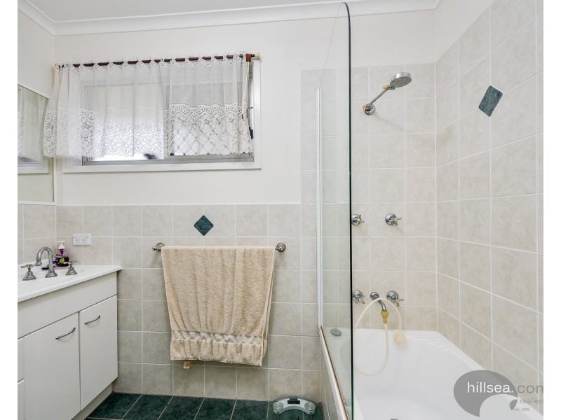 1/1 Esplanade West, Paradise Point QLD 4216