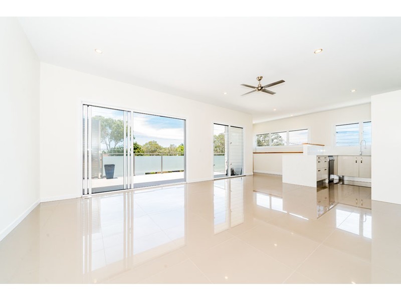 1/26 Errol Avenue, Paradise Point QLD 4216