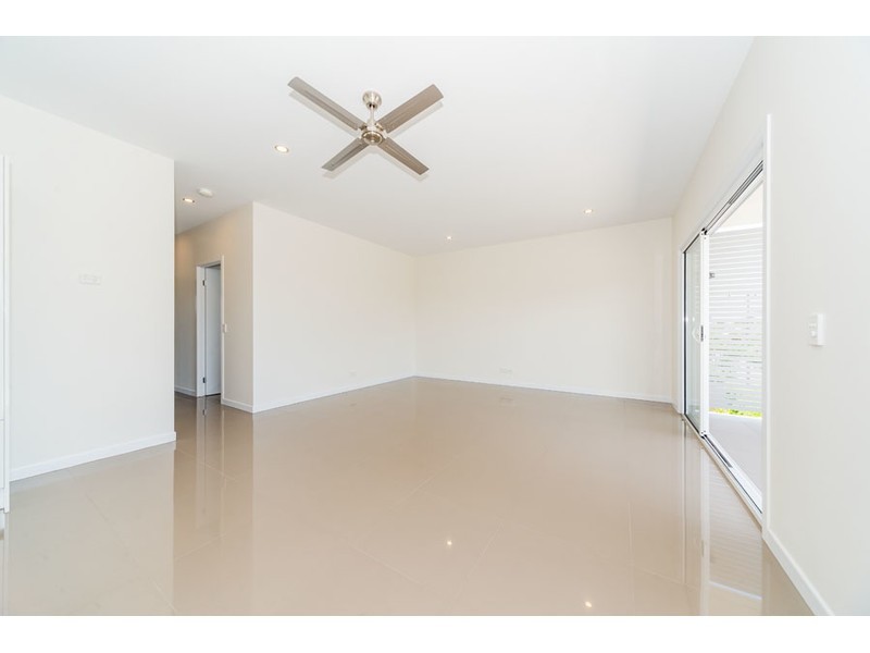 1/26 Errol Avenue, Paradise Point QLD 4216
