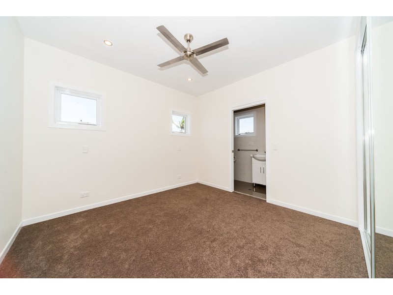 1/26 Errol Avenue, Paradise Point QLD 4216