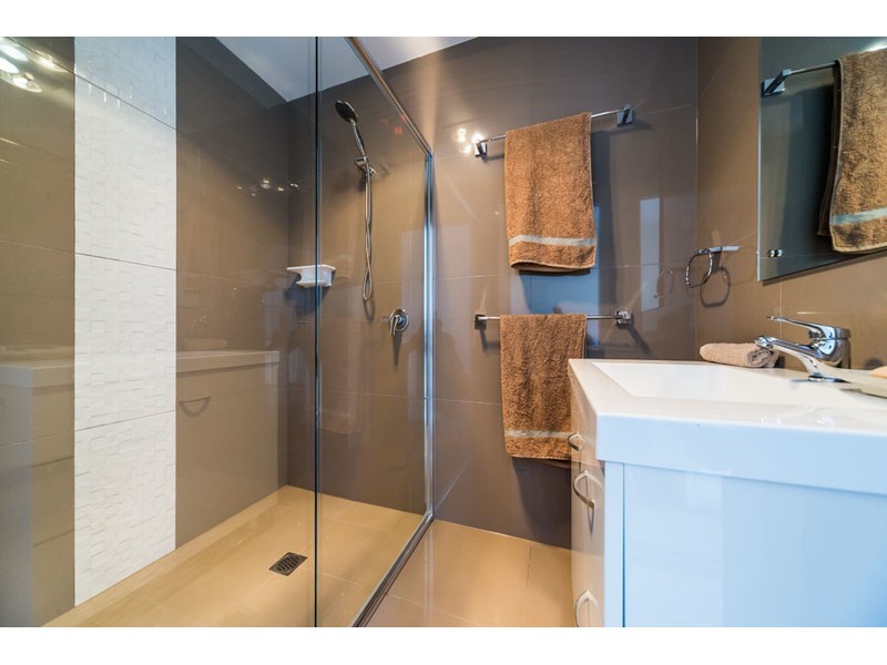 1/26 Errol Avenue, Paradise Point QLD 4216