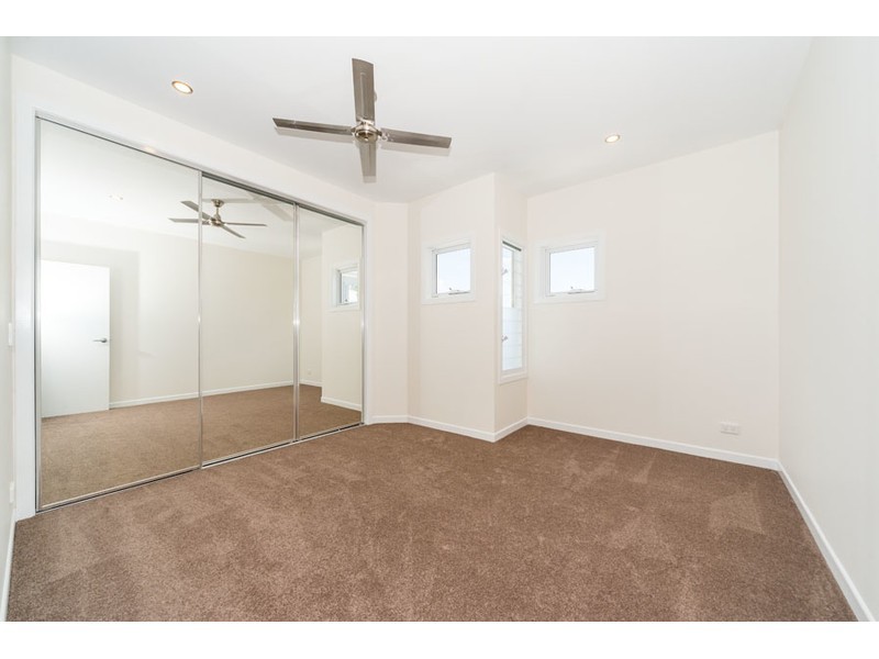 1/26 Errol Avenue, Paradise Point QLD 4216