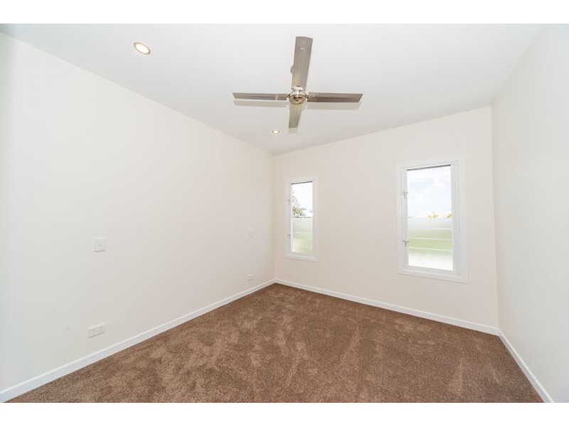 1/26 Errol Avenue, Paradise Point QLD 4216