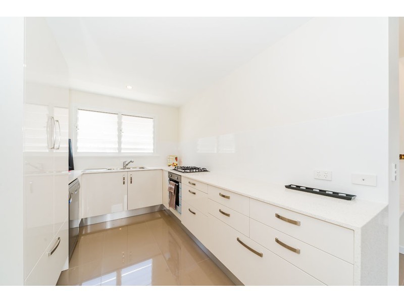 1/26 Errol Avenue, Paradise Point QLD 4216