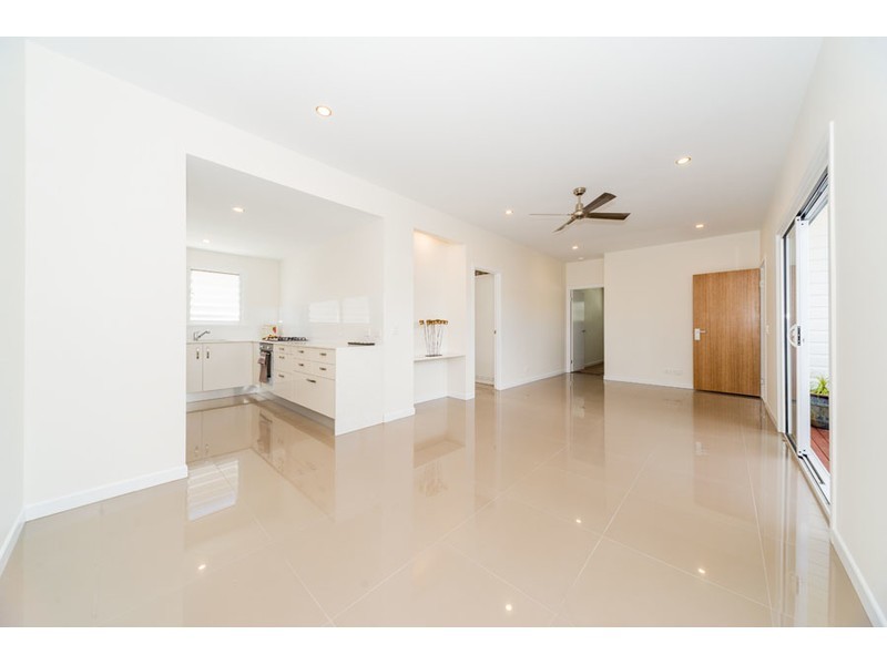 1/26 Errol Avenue, Paradise Point QLD 4216