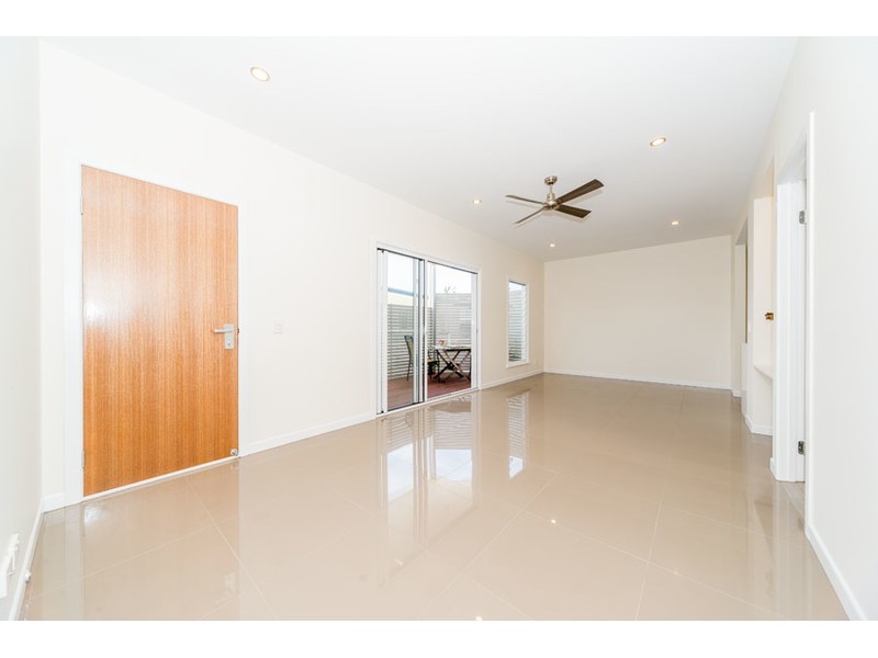 1/26 Errol Avenue, Paradise Point QLD 4216