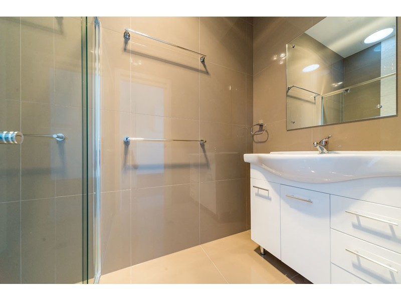 1/26 Errol Avenue, Paradise Point QLD 4216