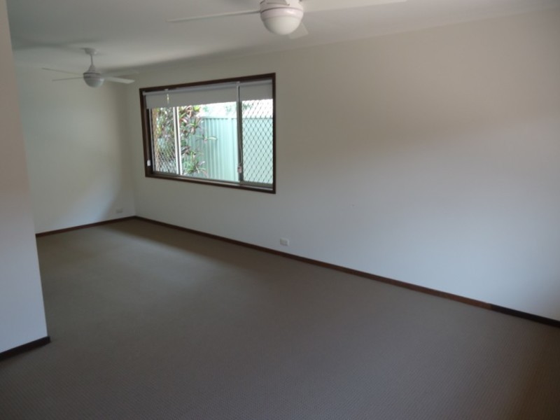 19 Donald Avenue, Paradise Point QLD 4216
