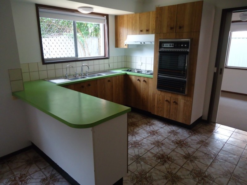 19 Donald Avenue, Paradise Point QLD 4216