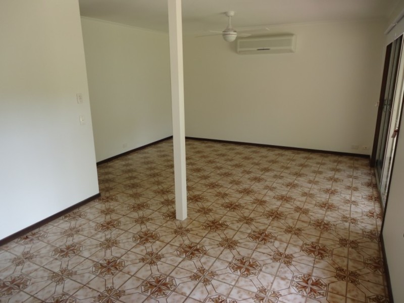 19 Donald Avenue, Paradise Point QLD 4216