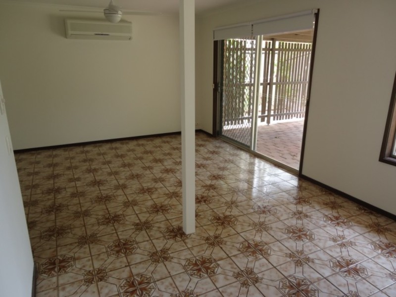 19 Donald Avenue, Paradise Point QLD 4216